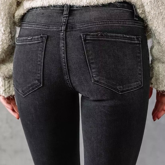 Flying‎ monkey Jean - Picture 5 of 7